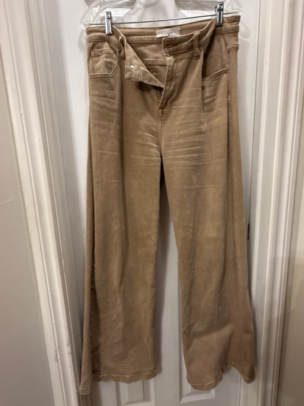 Risen High-Rise Wide-Leg Jeans in Tan